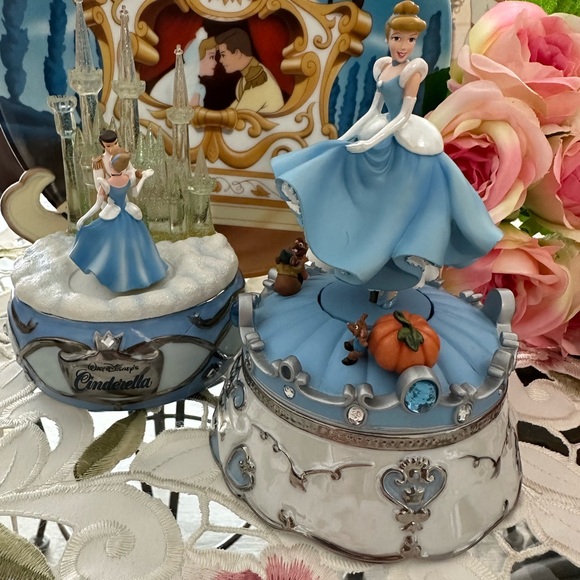 Disney Cinderella’s Dance Heirloom Music Box Collection - Picture 17 of 17